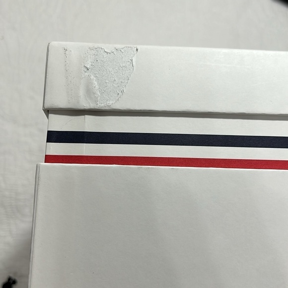 Moncler  Luxury Box - Picture 5 of 5